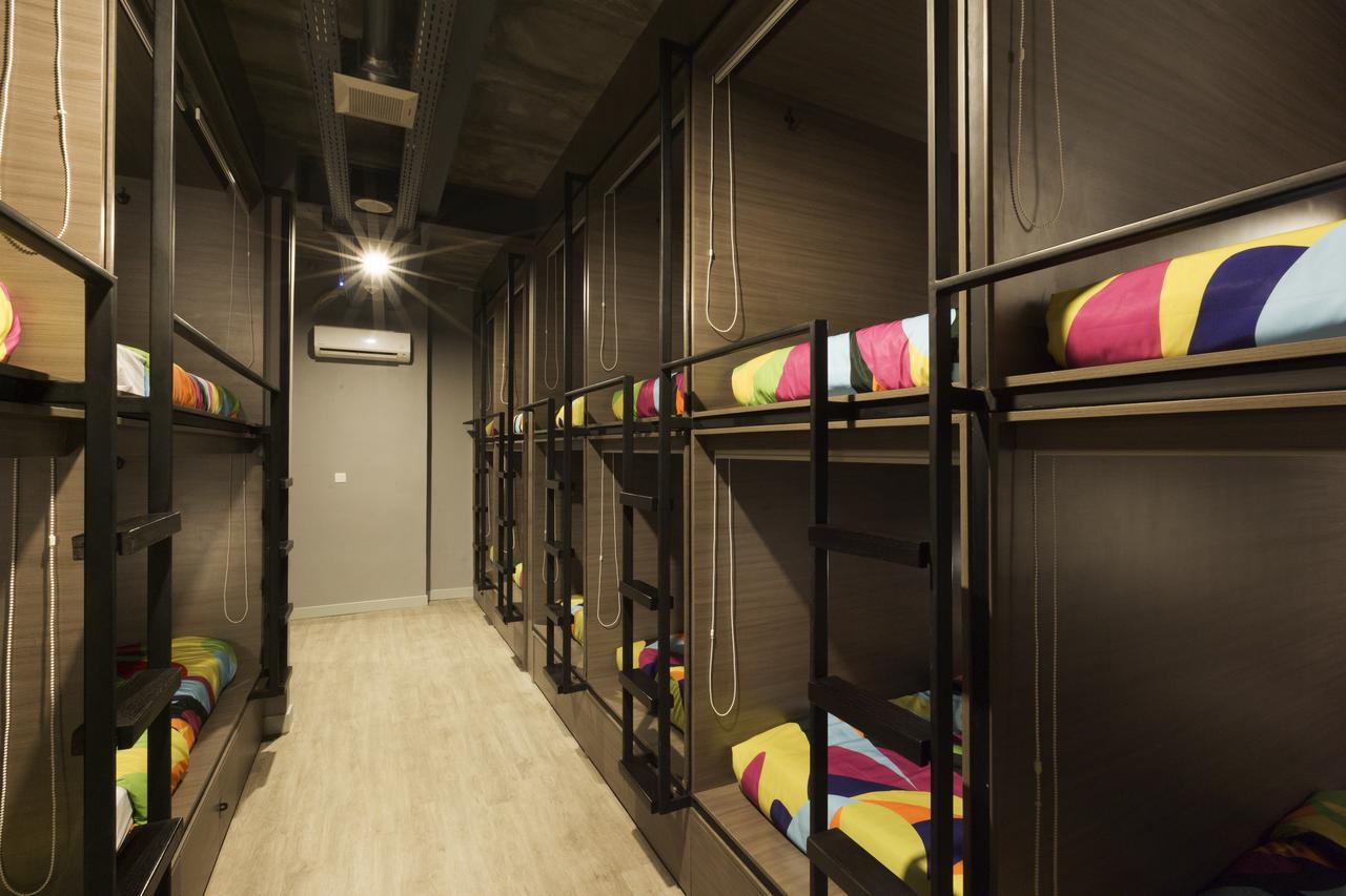 Nomad Hostel Kemang ジャカルタ エクステリア 写真