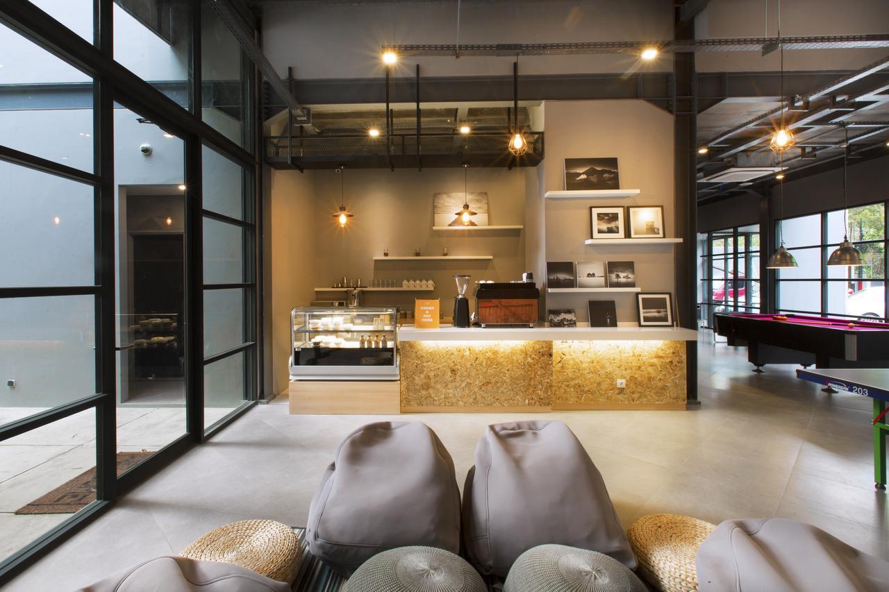 Nomad Hostel Kemang ジャカルタ エクステリア 写真