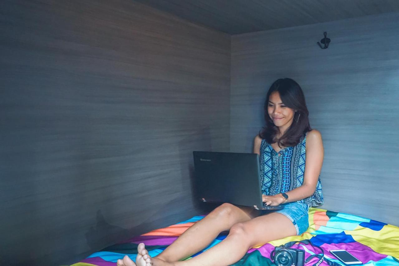 Nomad Hostel Kemang ジャカルタ エクステリア 写真
