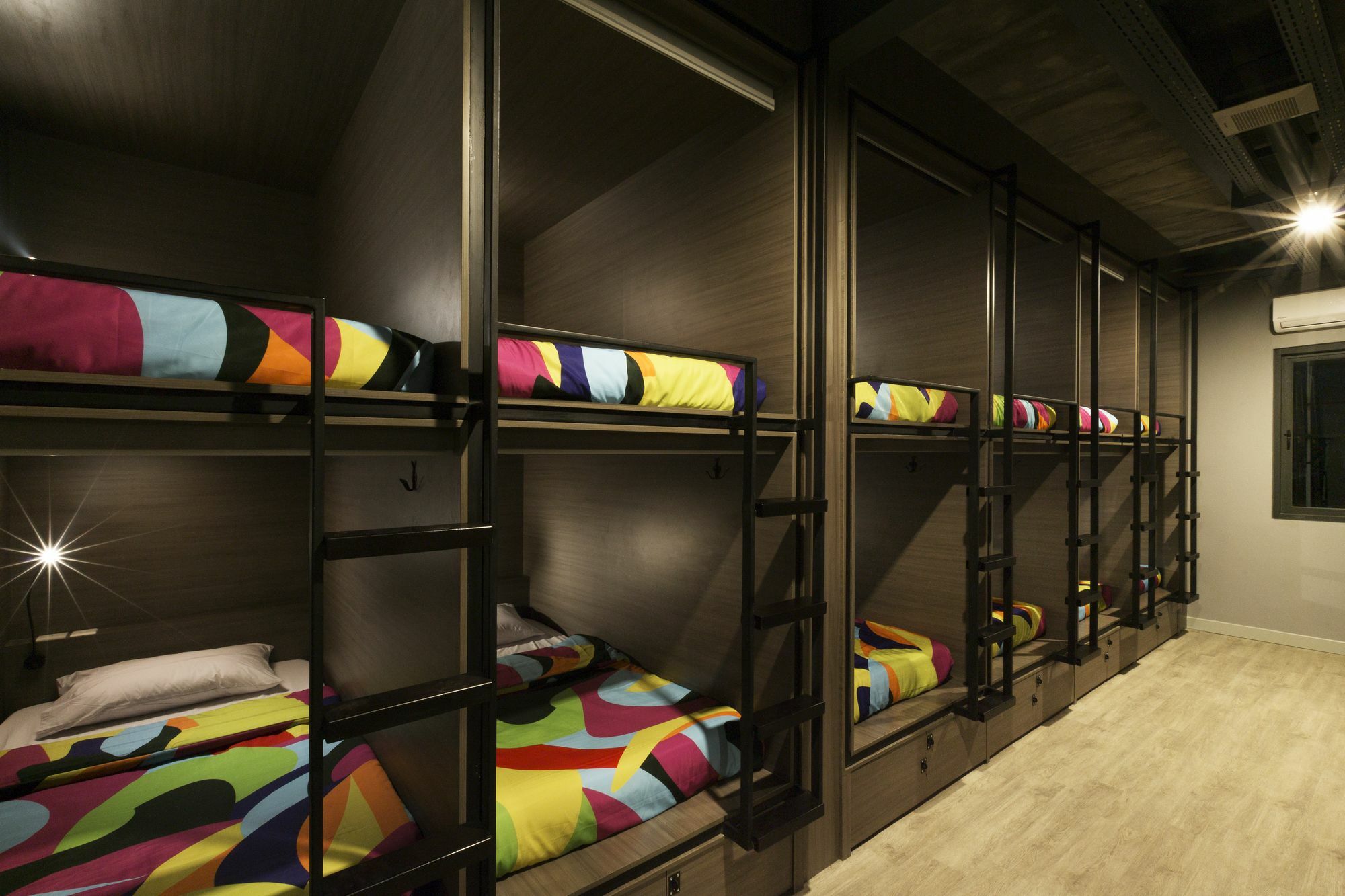 Nomad Hostel Kemang ジャカルタ エクステリア 写真