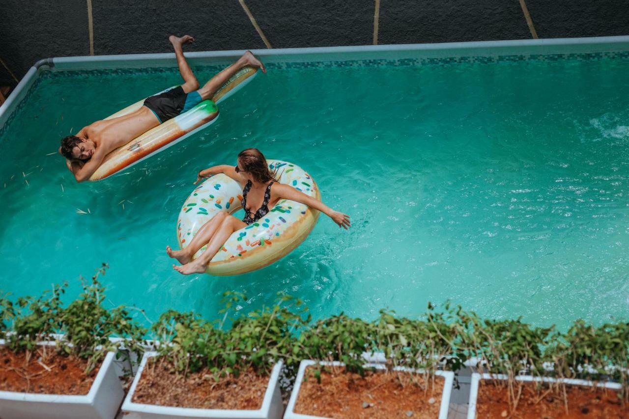 Nomad Hostel Kemang ジャカルタ エクステリア 写真
